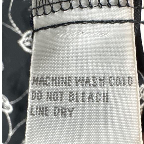 Foxcroft Women’s Button Up Shirt Black Eyelet Embroidered Hearts Pattern 14 - Picture 7 of 8